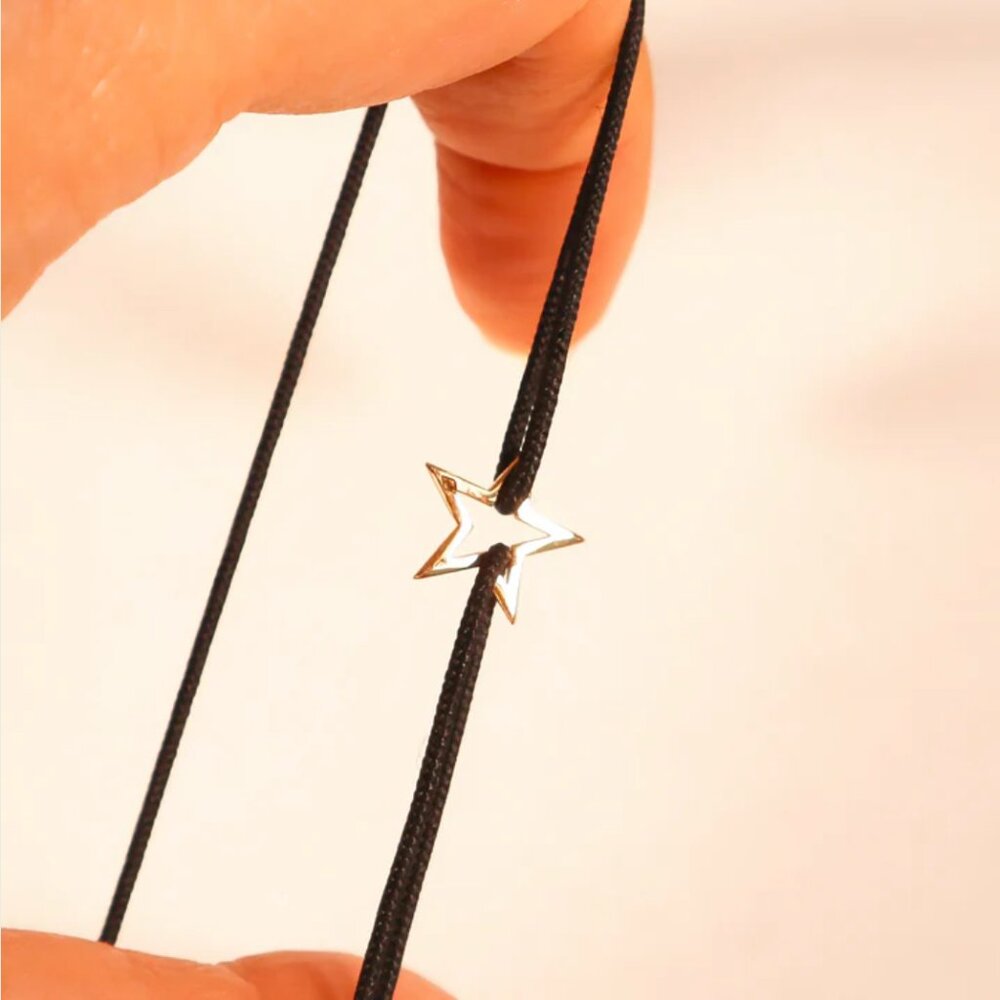 18k Gold Star Bracelet - Picture 2 of 5